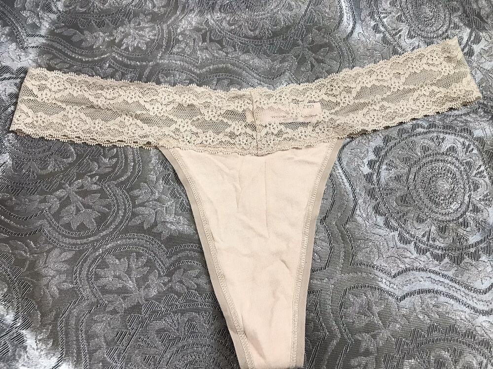 Vgt 2016 Victoria's Secret Cream Cotton Trim Lace Thong Panties Sz Small VS LOGO